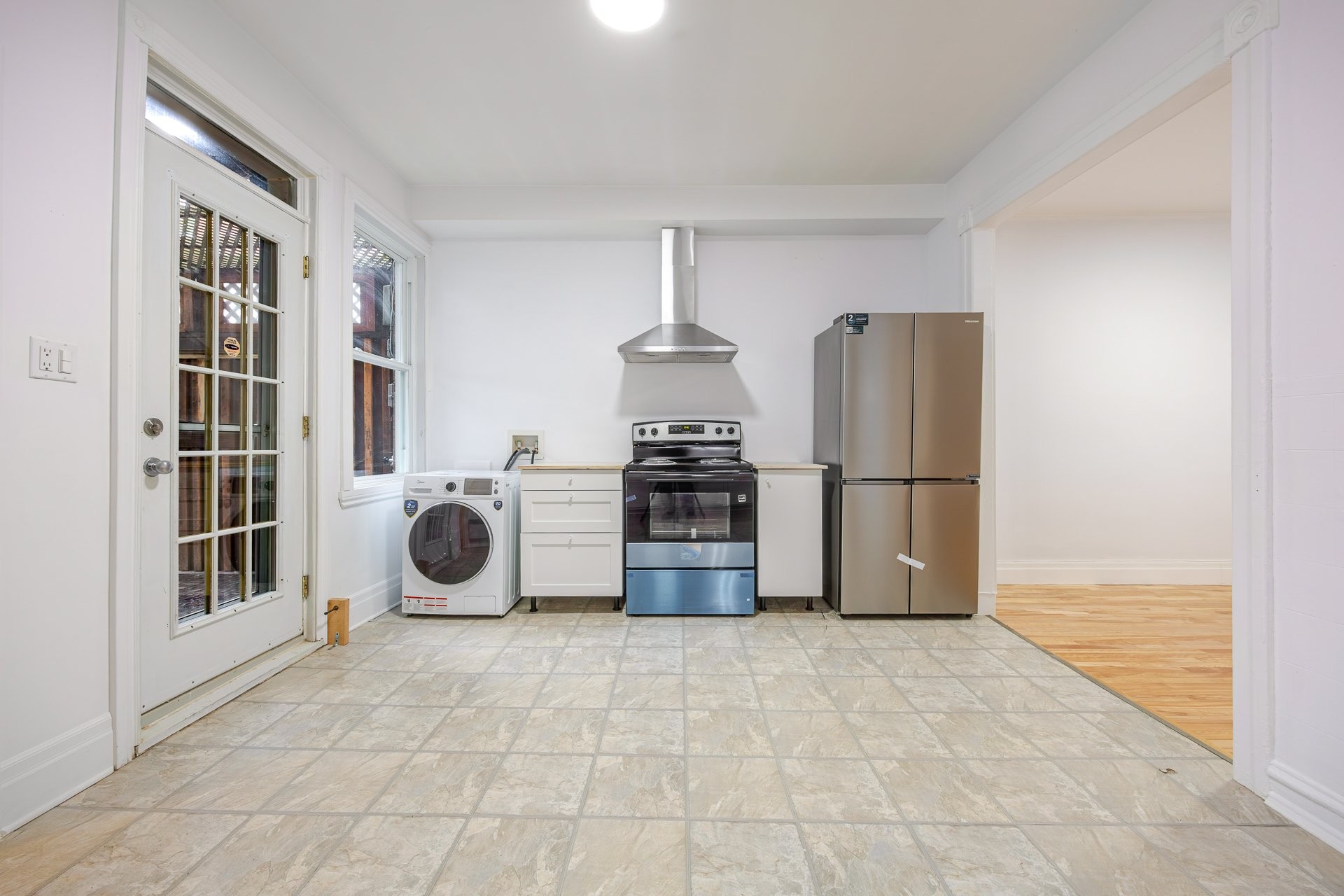 









4249


Av. des Érables

,
Montréal (Le Plateau-Mont-Royal),




QC
H2H2C6

