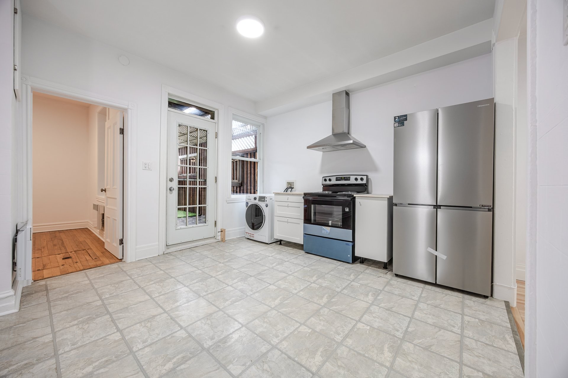









4249


Av. des Érables

,
Montréal (Le Plateau-Mont-Royal),




QC
H2H2C6

