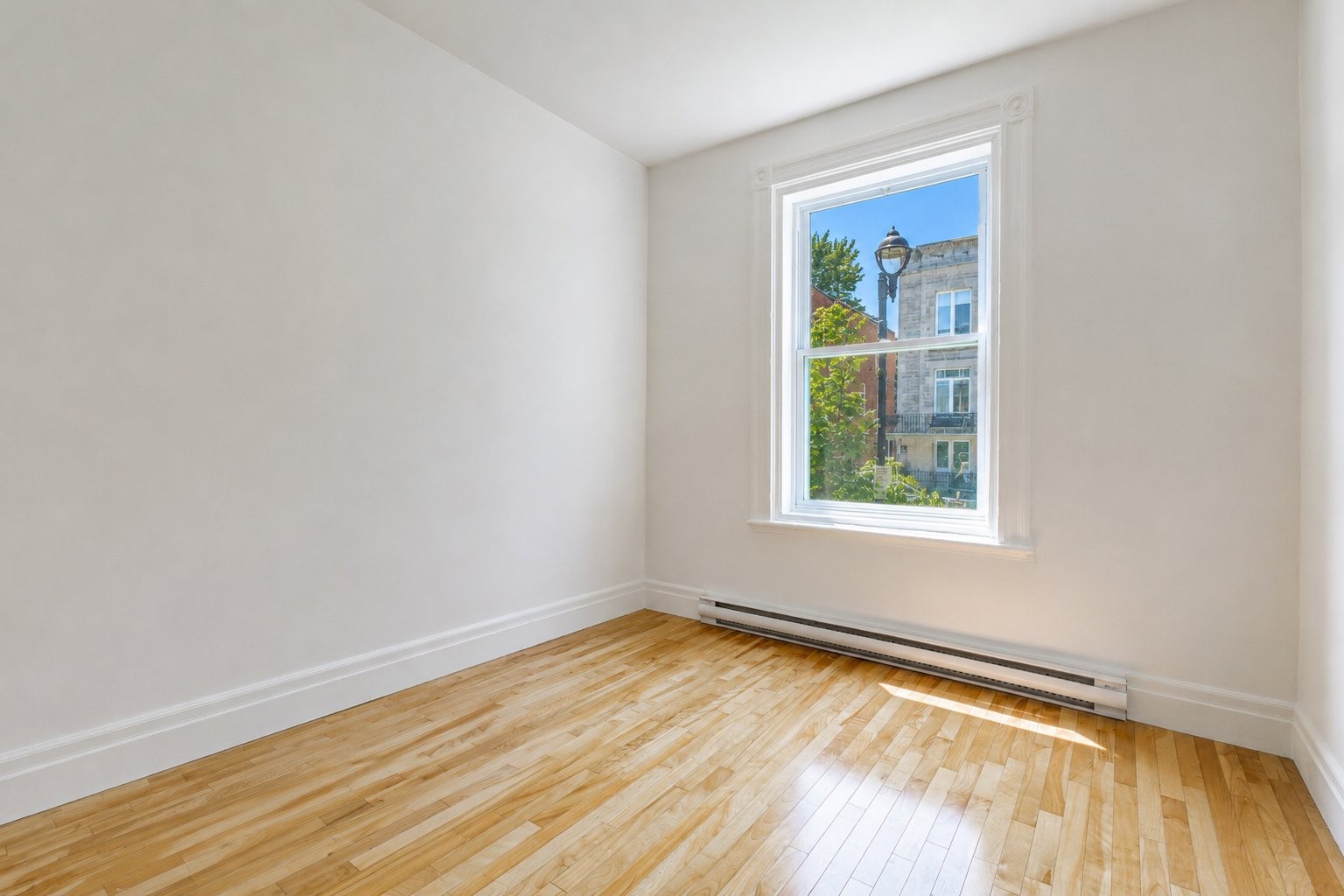 









4249


Av. des Érables

,
Montréal (Le Plateau-Mont-Royal),




QC
H2H2C6

