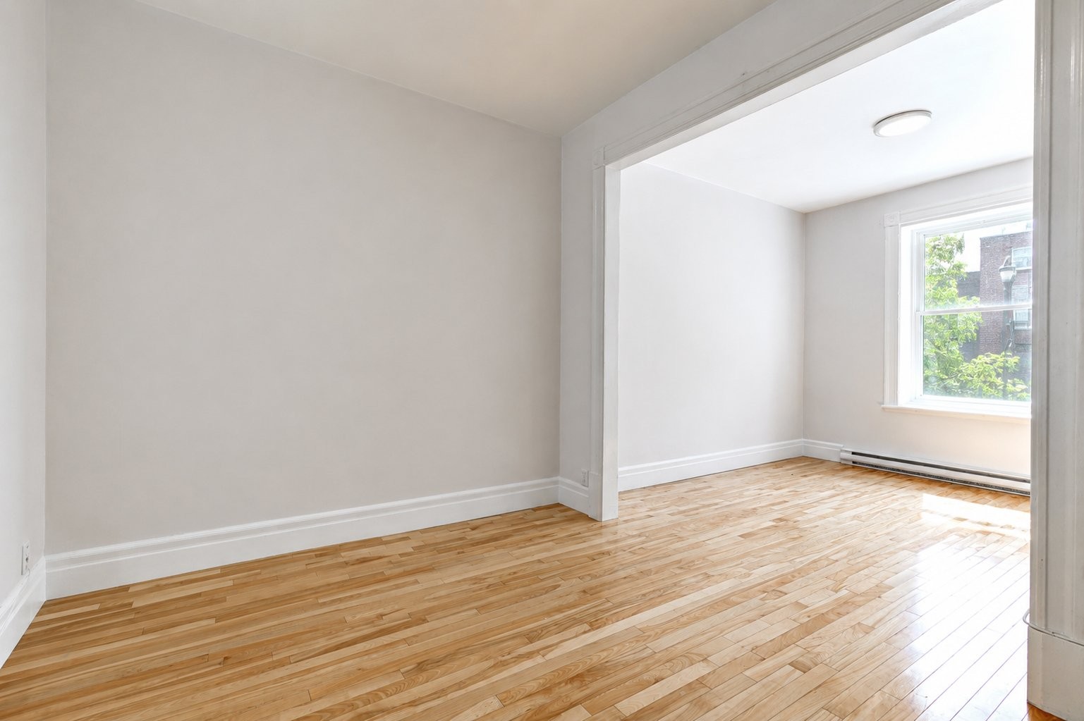 









4249


Av. des Érables

,
Montréal (Le Plateau-Mont-Royal),




QC
H2H2C6

