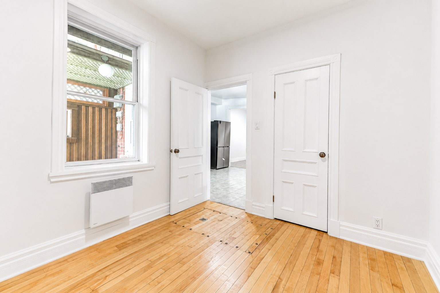 









4249


Av. des Érables

,
Montréal (Le Plateau-Mont-Royal),




QC
H2H2C6

