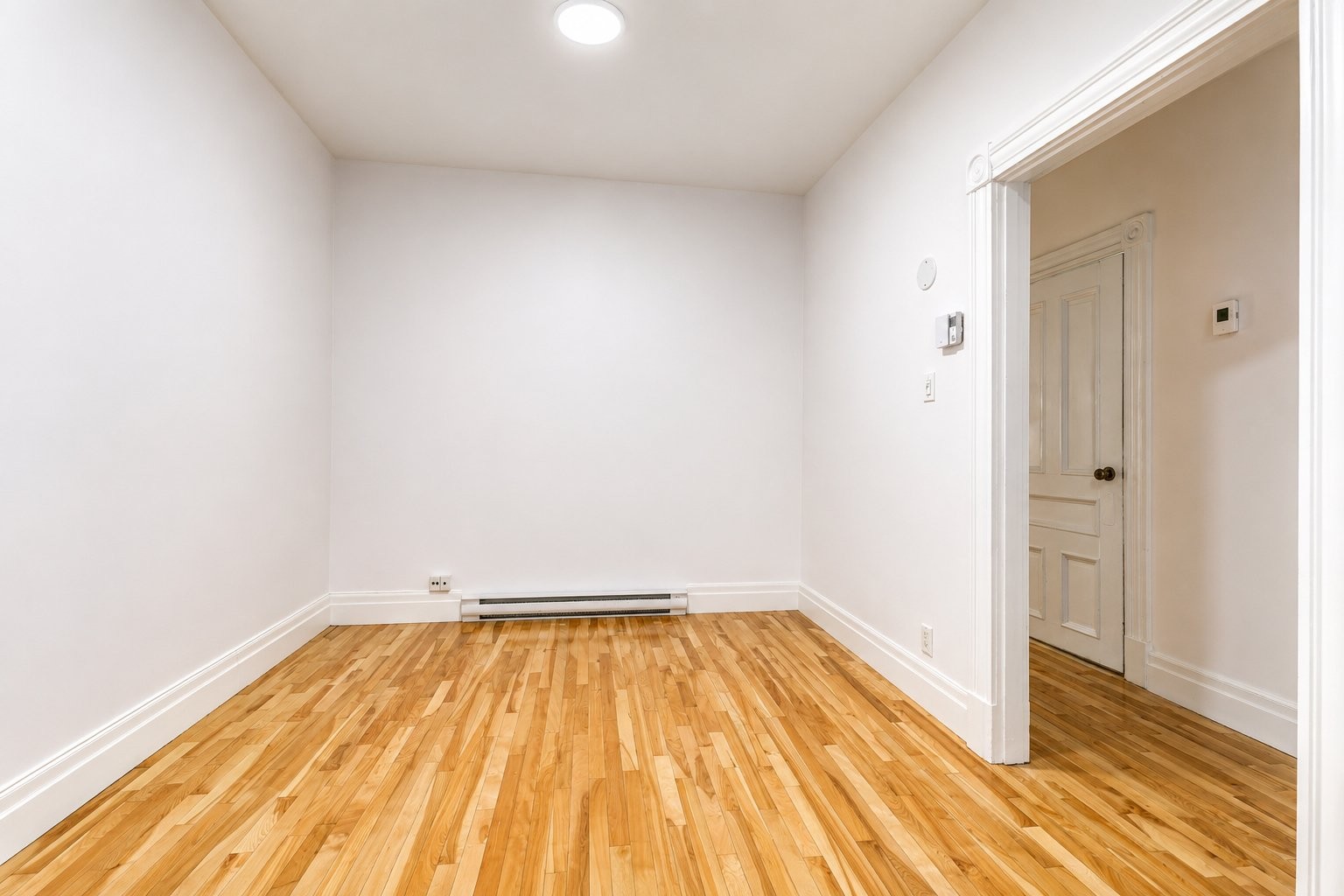









4249


Av. des Érables

,
Montréal (Le Plateau-Mont-Royal),




QC
H2H2C6


