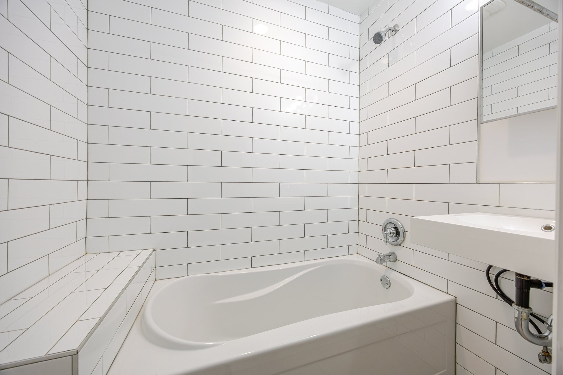 









4249


Av. des Érables

,
Montréal (Le Plateau-Mont-Royal),




QC
H2H2C6

