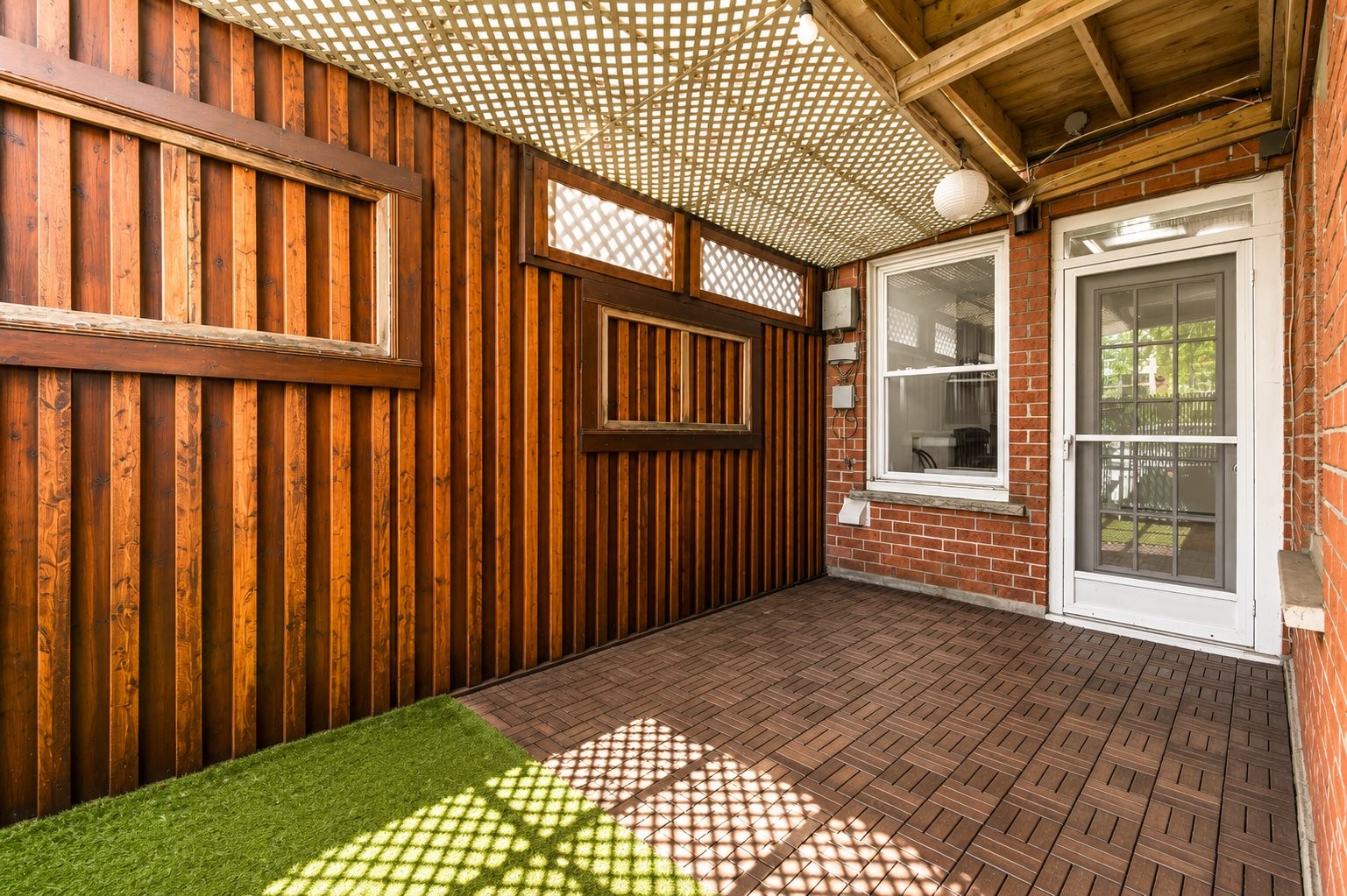 









4249


Av. des Érables

,
Montréal (Le Plateau-Mont-Royal),




QC
H2H2C6

