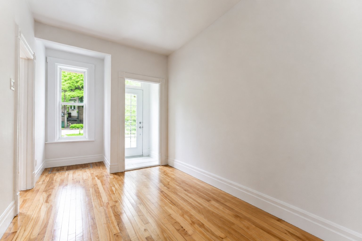









4249


Av. des Érables

,
Montréal (Le Plateau-Mont-Royal),




QC
H2H2C6

