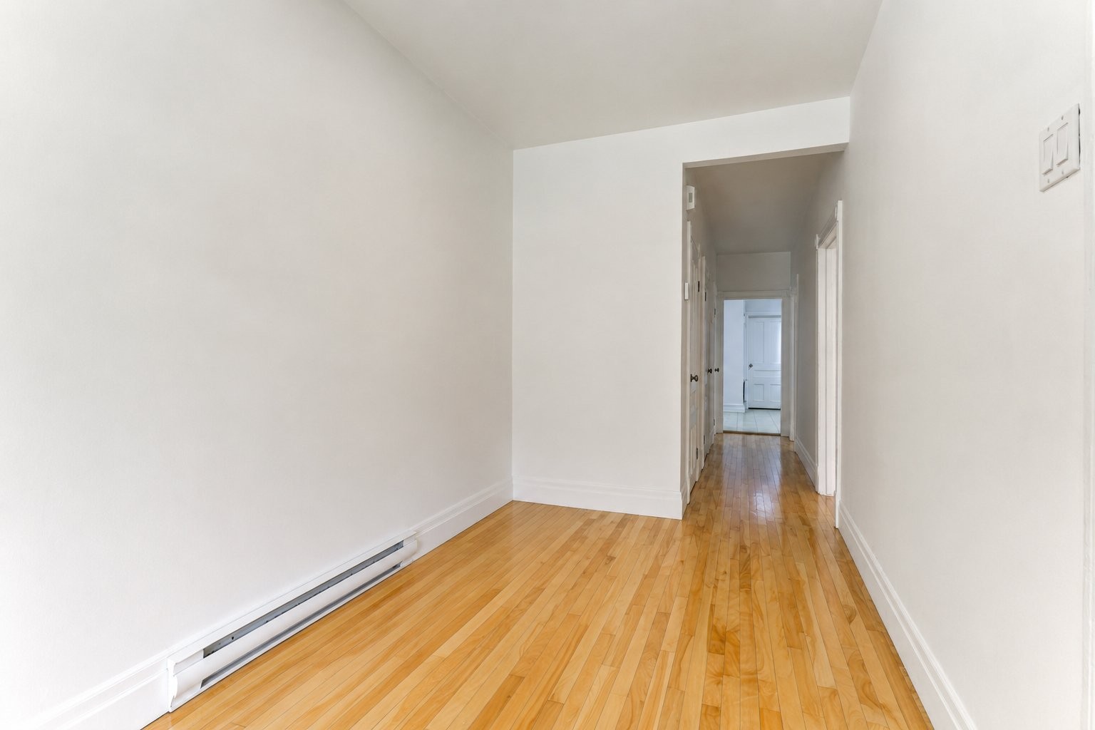 









4249


Av. des Érables

,
Montréal (Le Plateau-Mont-Royal),




QC
H2H2C6

