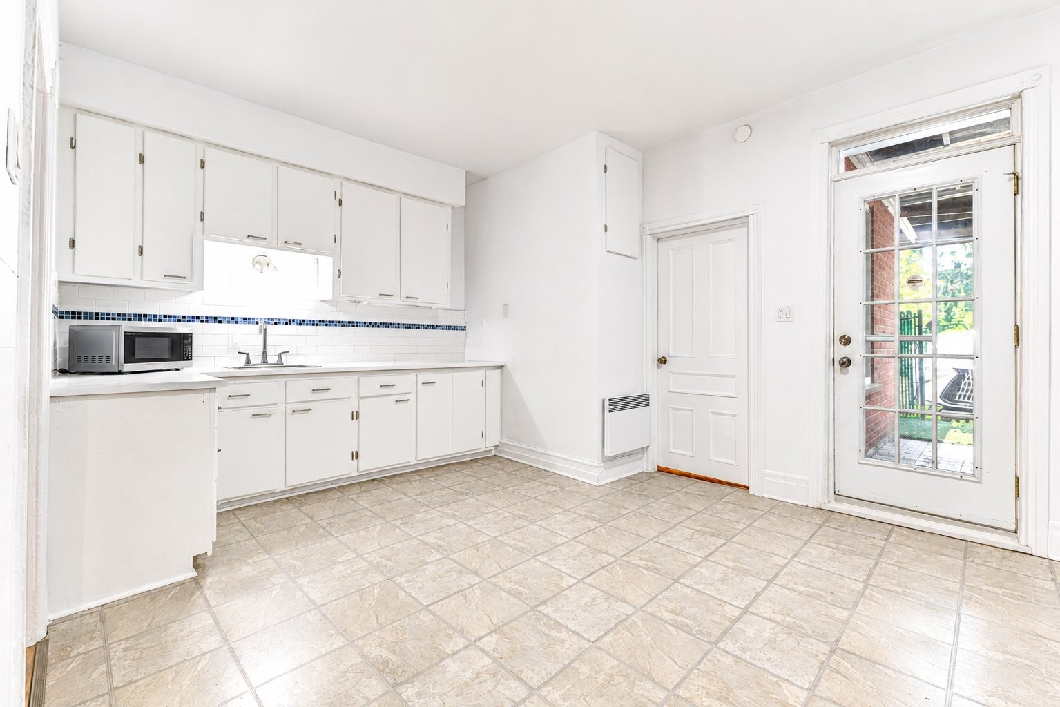 









4249


Av. des Érables

,
Montréal (Le Plateau-Mont-Royal),




QC
H2H2C6

