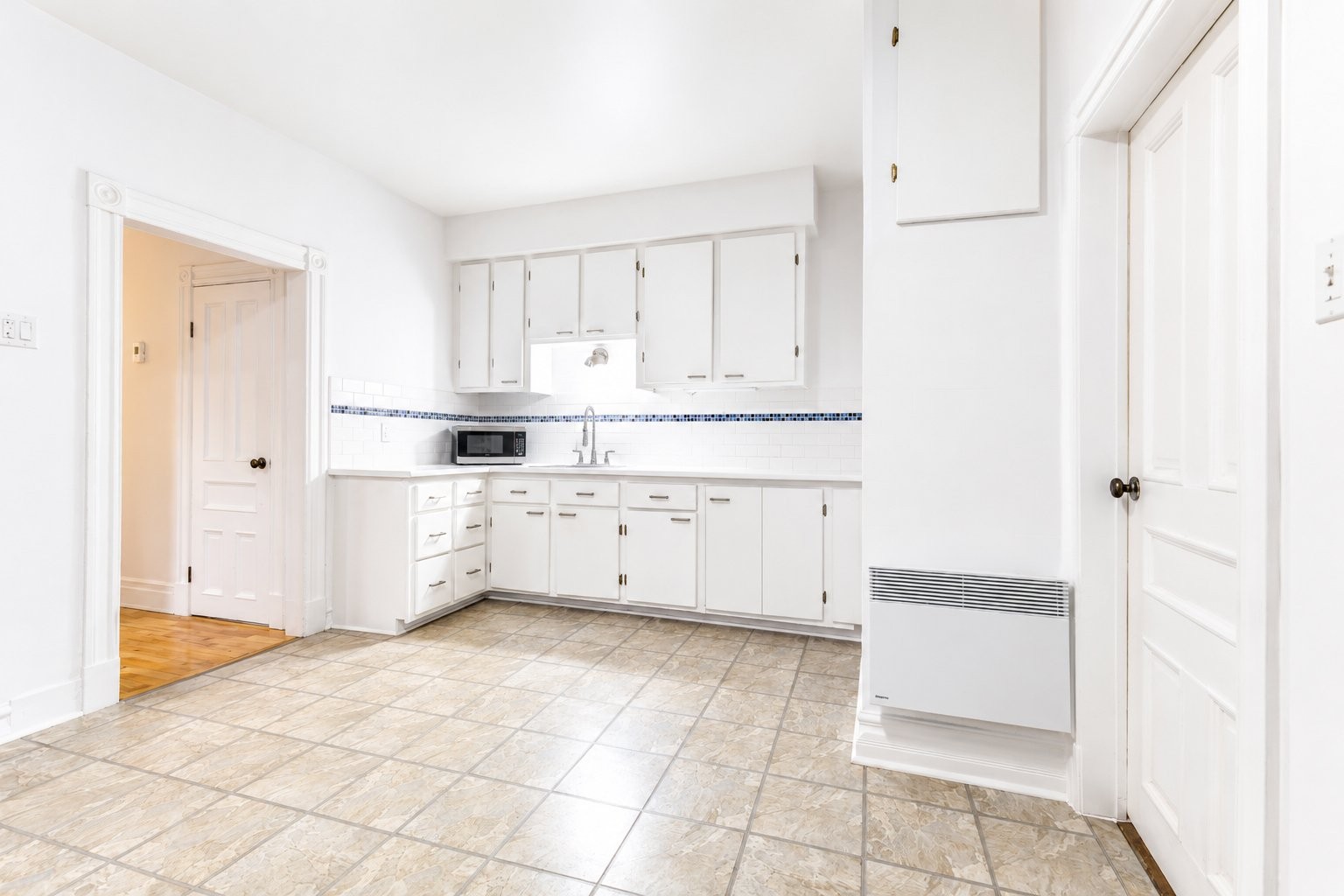 









4249


Av. des Érables

,
Montréal (Le Plateau-Mont-Royal),




QC
H2H2C6

