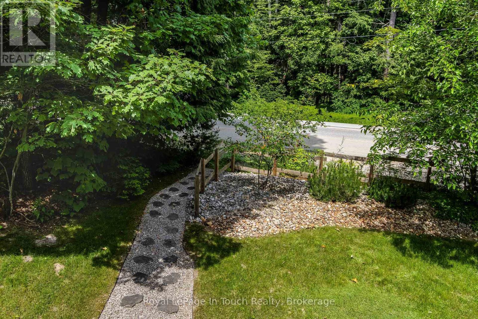 












8 WOODWARD DRIVE

,
Tiny,




Ontario
L0L2J0

