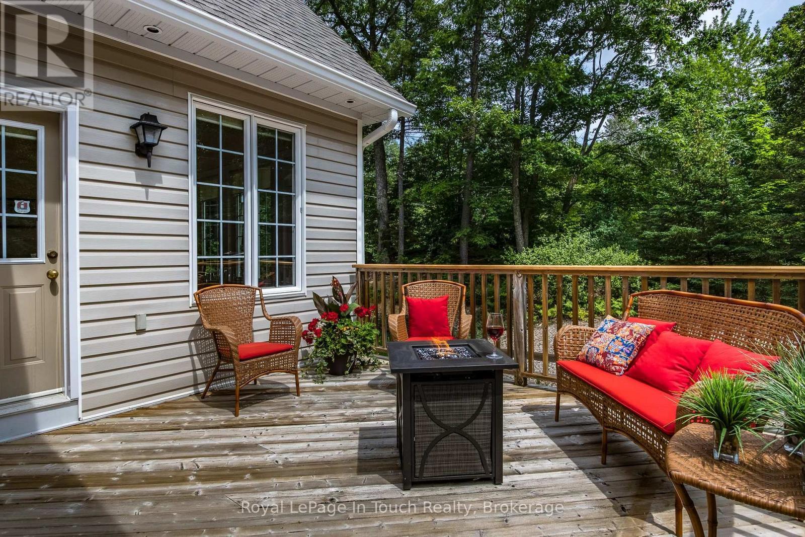












8 WOODWARD DRIVE

,
Tiny,




Ontario
L0L2J0

