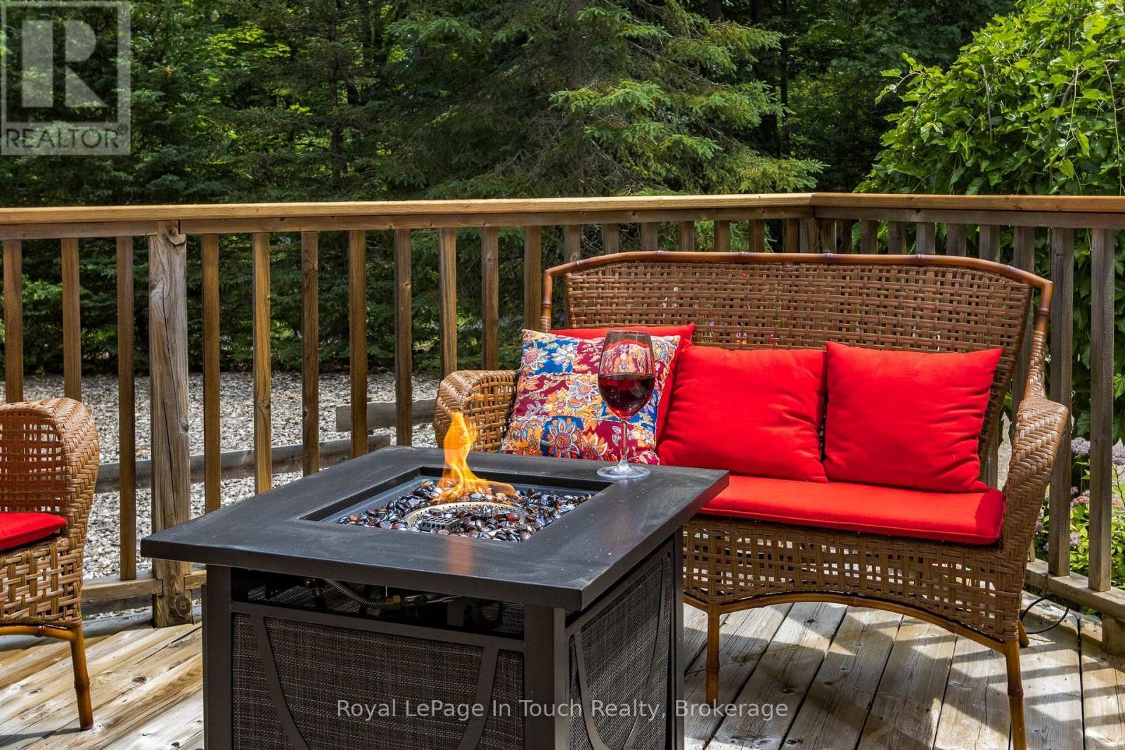 












8 WOODWARD DRIVE

,
Tiny,




Ontario
L0L2J0

