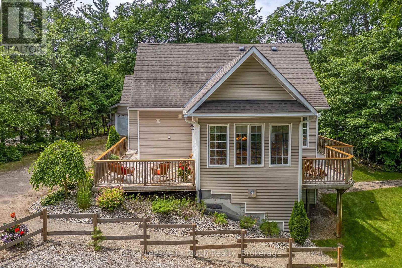 












8 WOODWARD DRIVE

,
Tiny,




Ontario
L0L2J0

