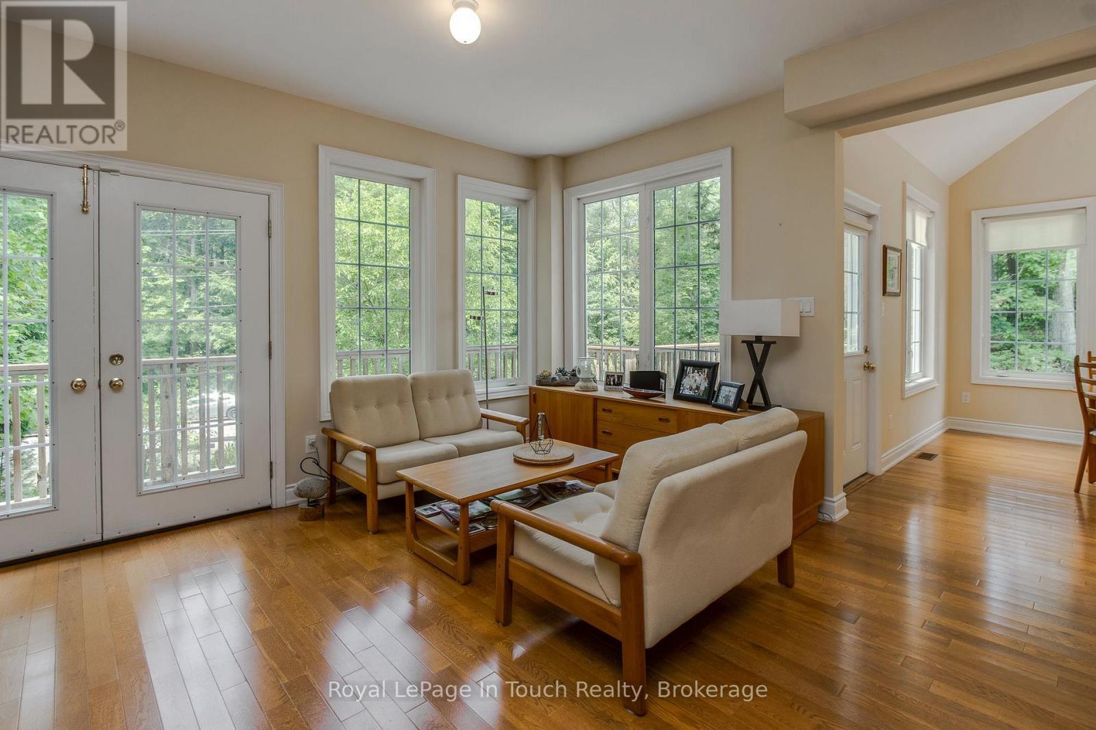 












8 WOODWARD DRIVE

,
Tiny,




Ontario
L0L2J0


