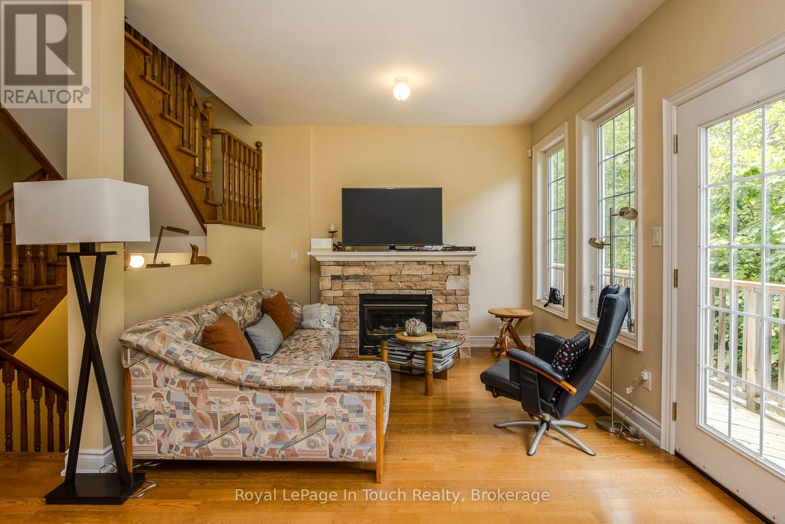 












8 WOODWARD DRIVE

,
Tiny,




Ontario
L0L2J0

