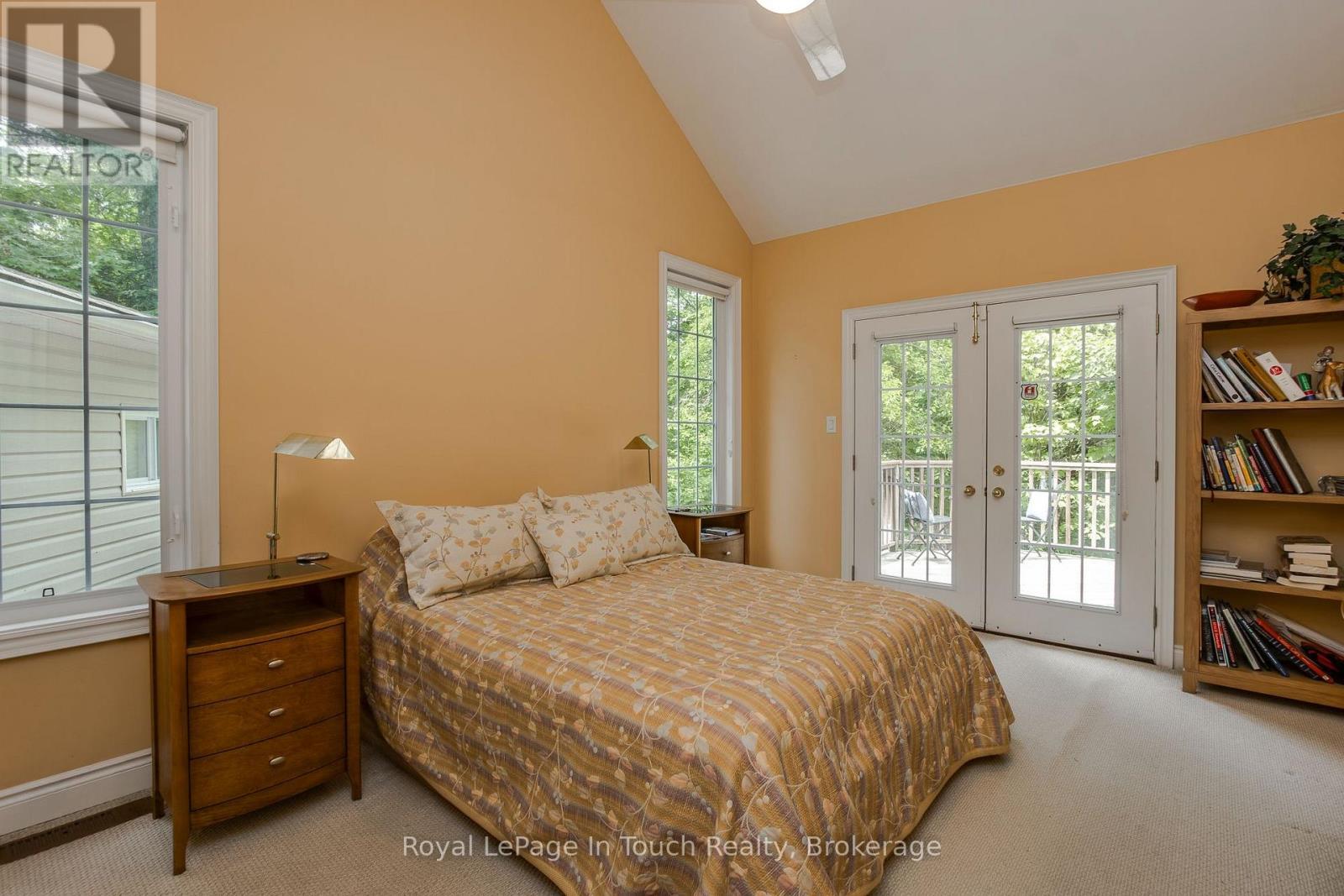 












8 WOODWARD DRIVE

,
Tiny,




Ontario
L0L2J0

