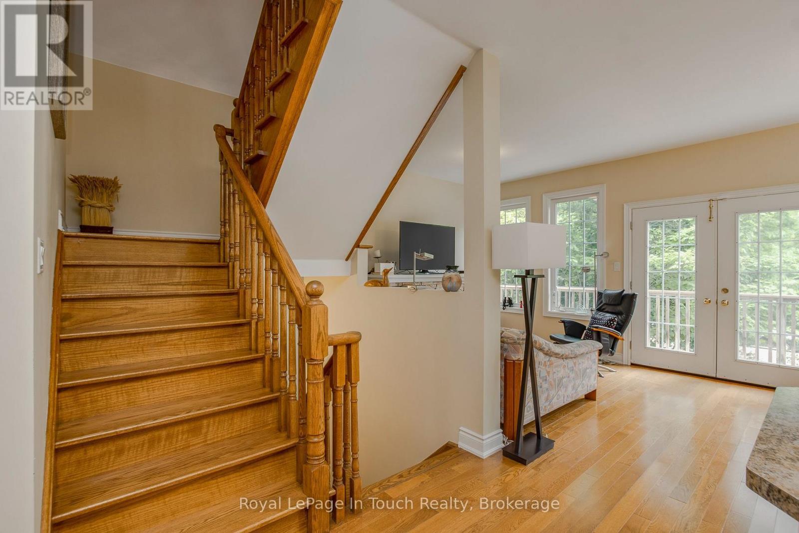 












8 WOODWARD DRIVE

,
Tiny,




Ontario
L0L2J0

