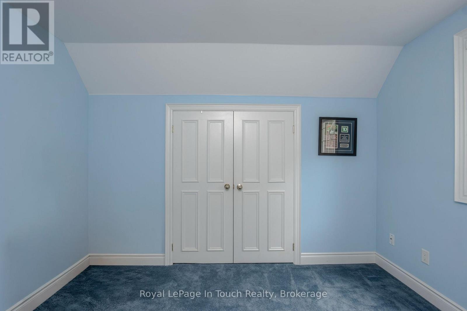 












8 WOODWARD DRIVE

,
Tiny,




Ontario
L0L2J0

