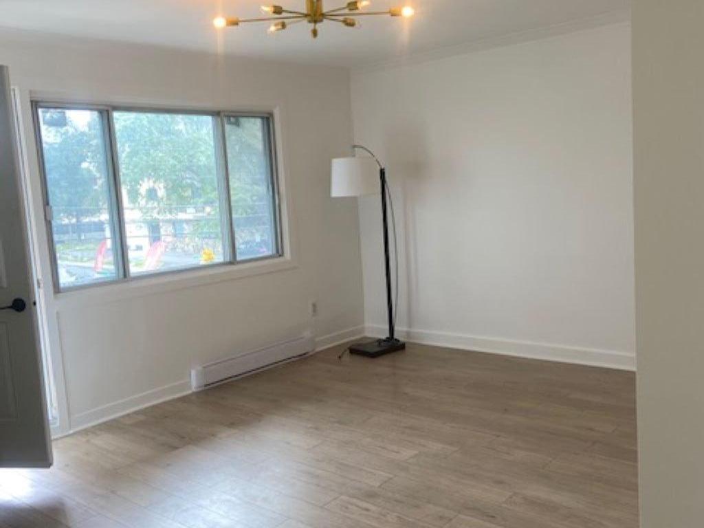 









7527


Ch. Earle

,
Côte-Saint-Luc,




QC
H4W1N8

