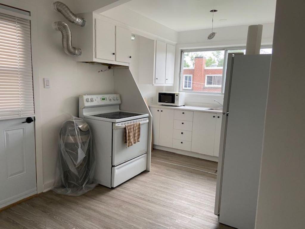 









7527


Ch. Earle

,
Côte-Saint-Luc,




QC
H4W1N8

