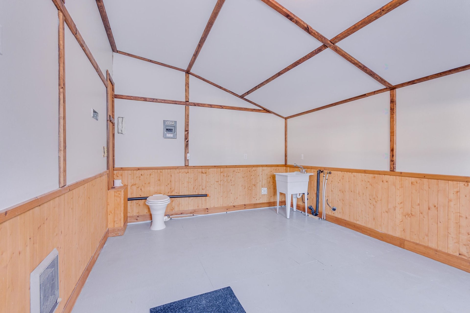 









18


Ch. du Pont

,
Val-des-Monts,




QC
J8N2J1


