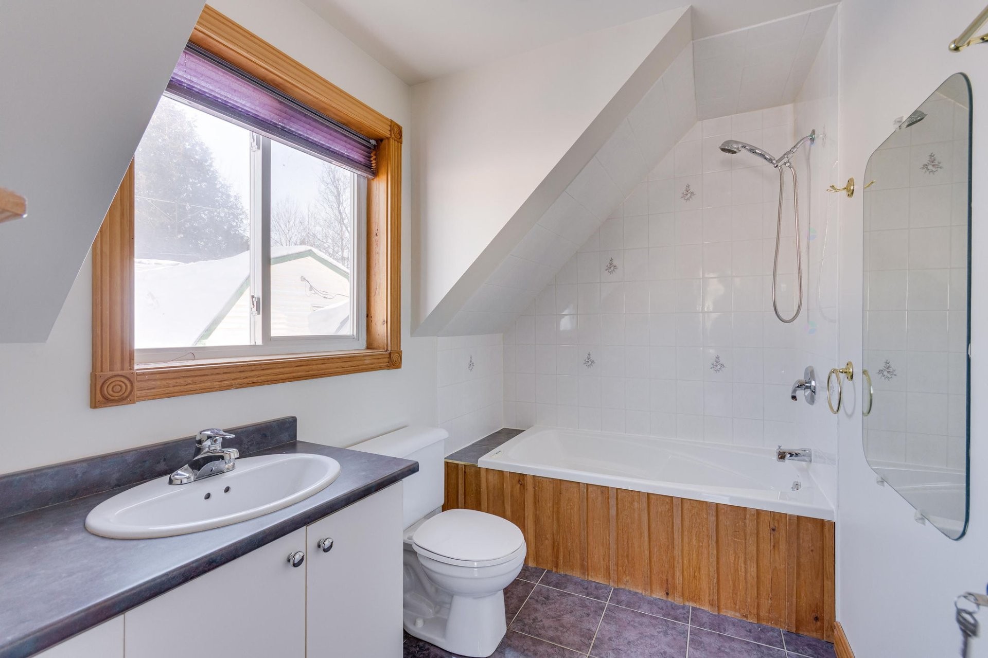 









18


Ch. du Pont

,
Val-des-Monts,




QC
J8N2J1

