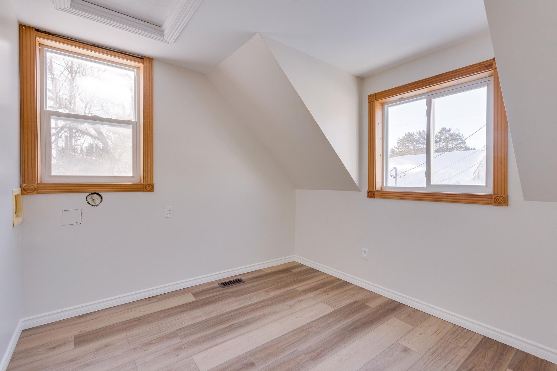 









18


Ch. du Pont

,
Val-des-Monts,




QC
J8N2J1

