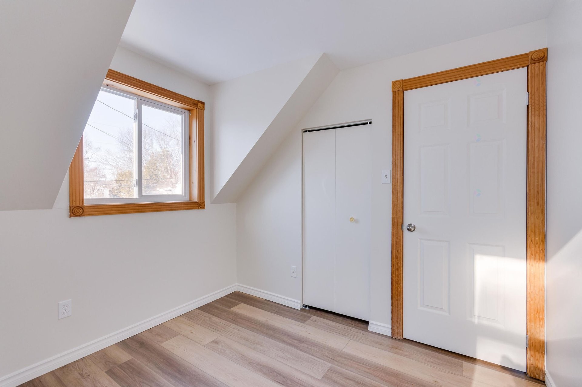 









18


Ch. du Pont

,
Val-des-Monts,




QC
J8N2J1

