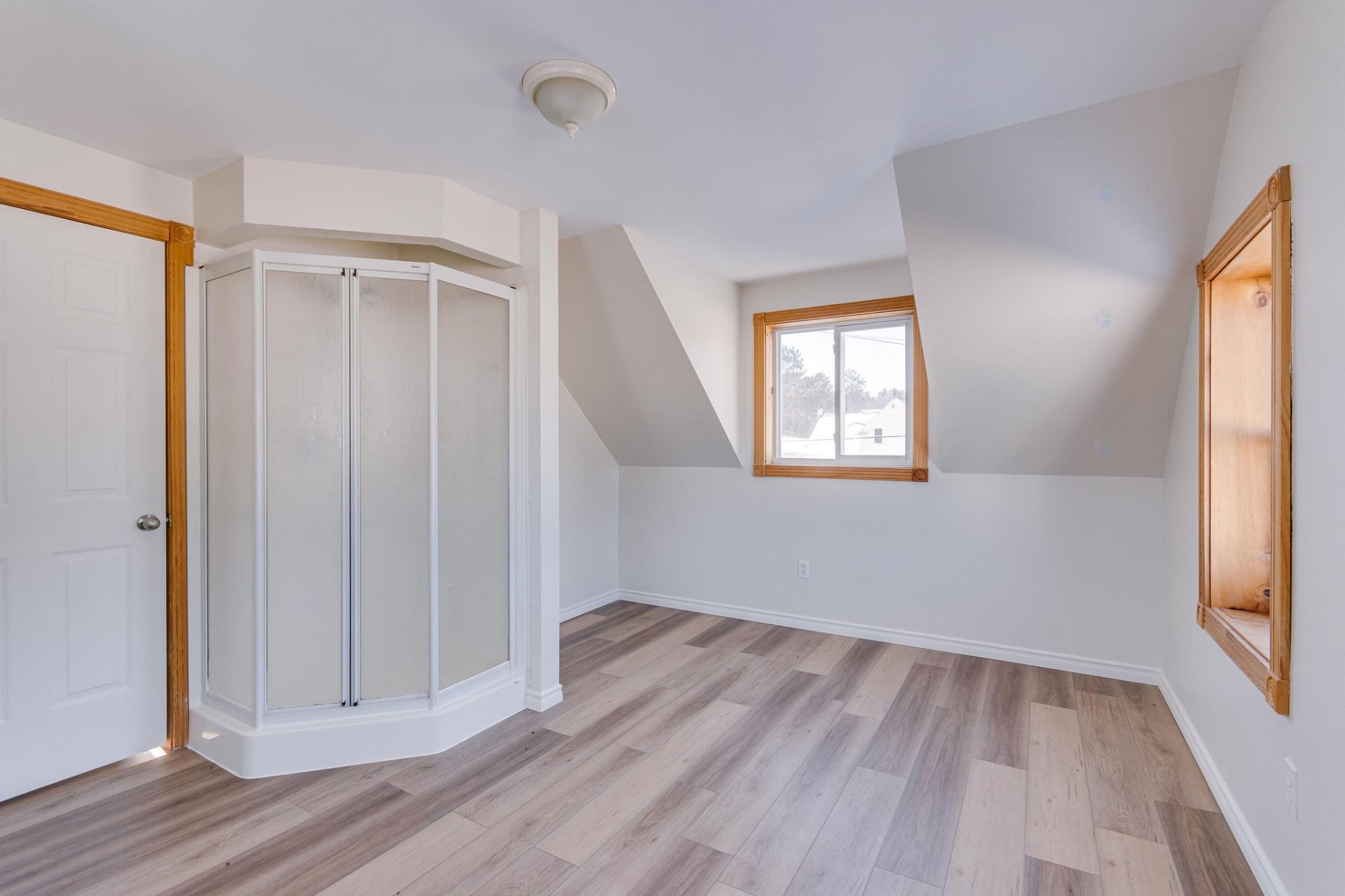 









18


Ch. du Pont

,
Val-des-Monts,




QC
J8N2J1


