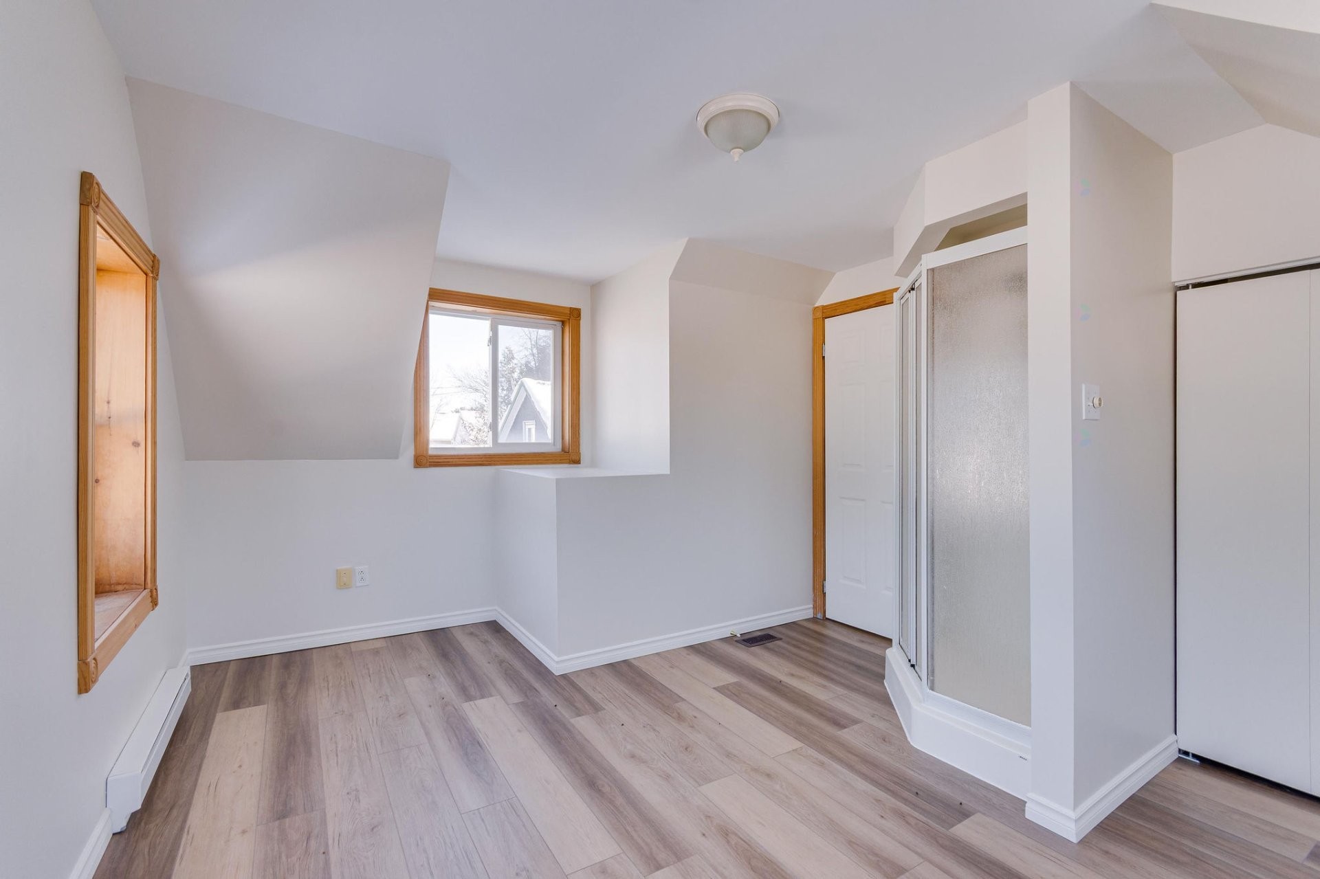 









18


Ch. du Pont

,
Val-des-Monts,




QC
J8N2J1

