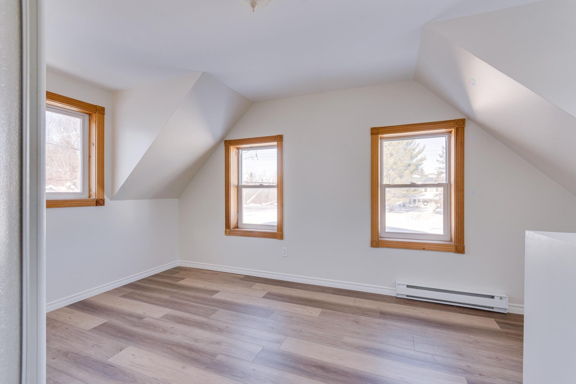 









18


Ch. du Pont

,
Val-des-Monts,




QC
J8N2J1

