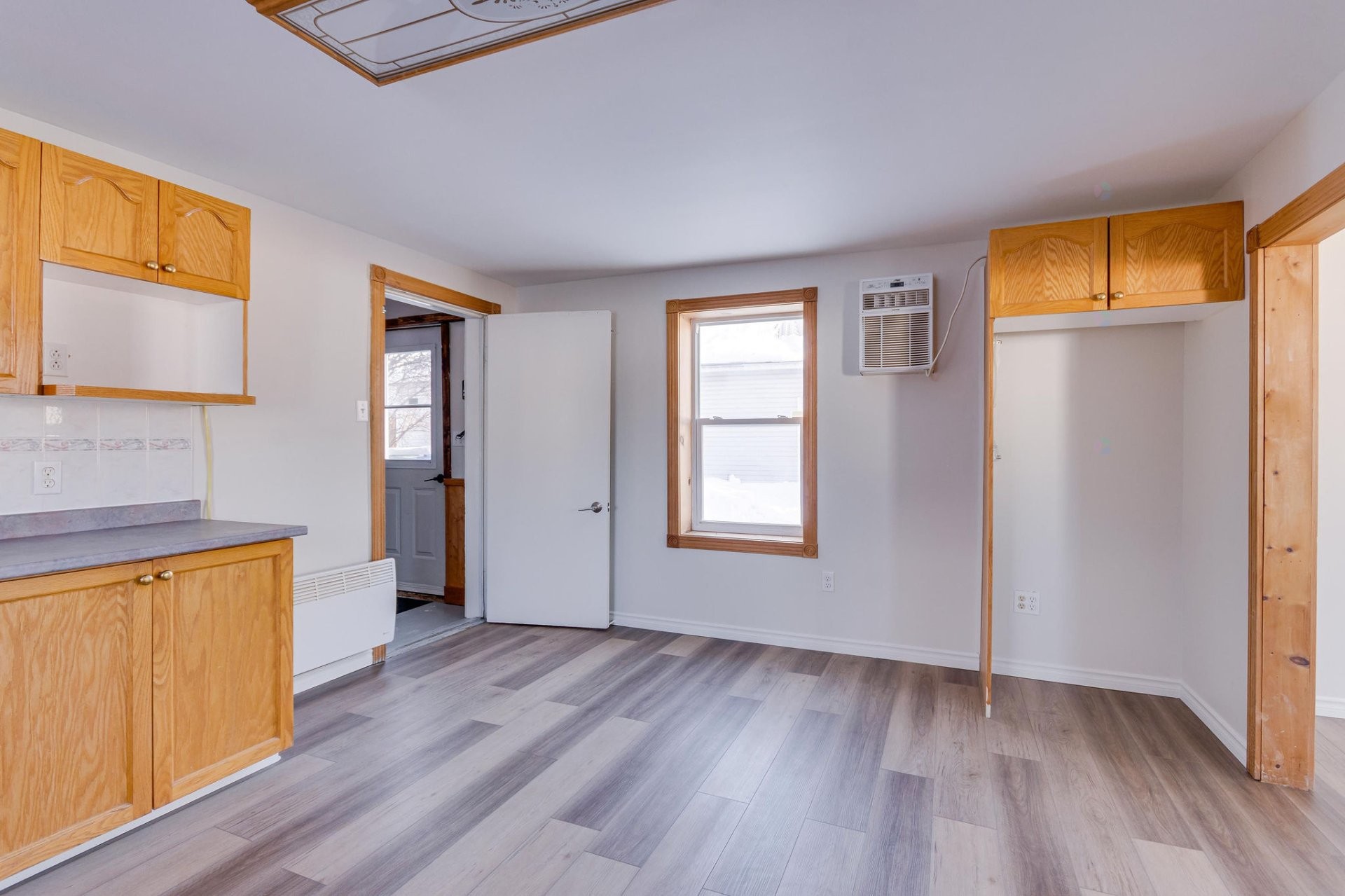 









18


Ch. du Pont

,
Val-des-Monts,




QC
J8N2J1

