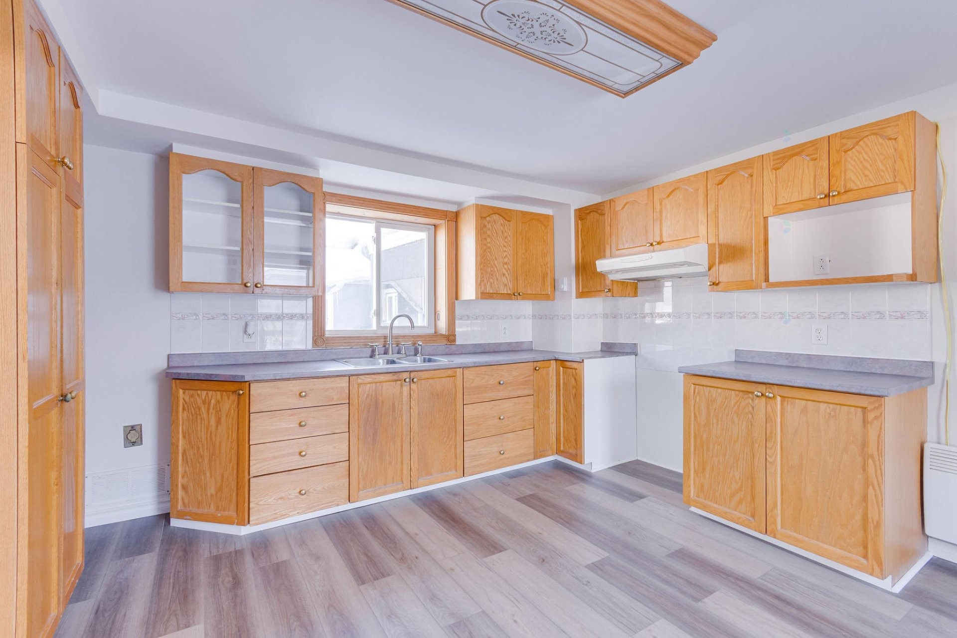 









18


Ch. du Pont

,
Val-des-Monts,




QC
J8N2J1

