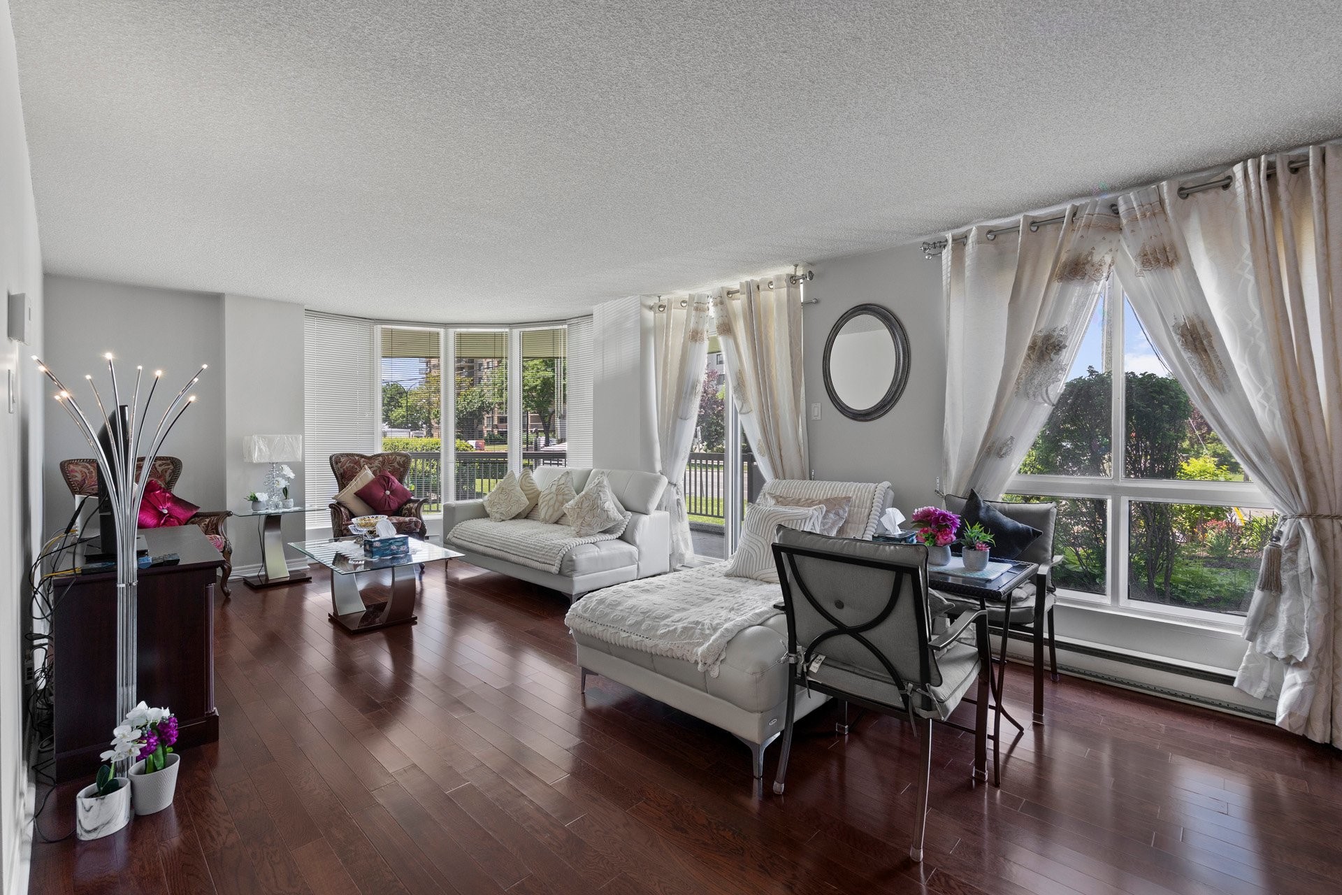 









2850


Boul. de la Côte-Vertu

, 103,
Montréal (Saint-Laurent),




QC
H4R3A8

