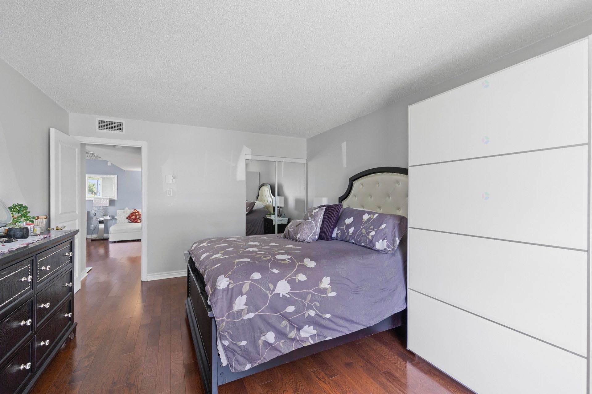 









2850


Boul. de la Côte-Vertu

, 103,
Montréal (Saint-Laurent),




QC
H4R3A8

