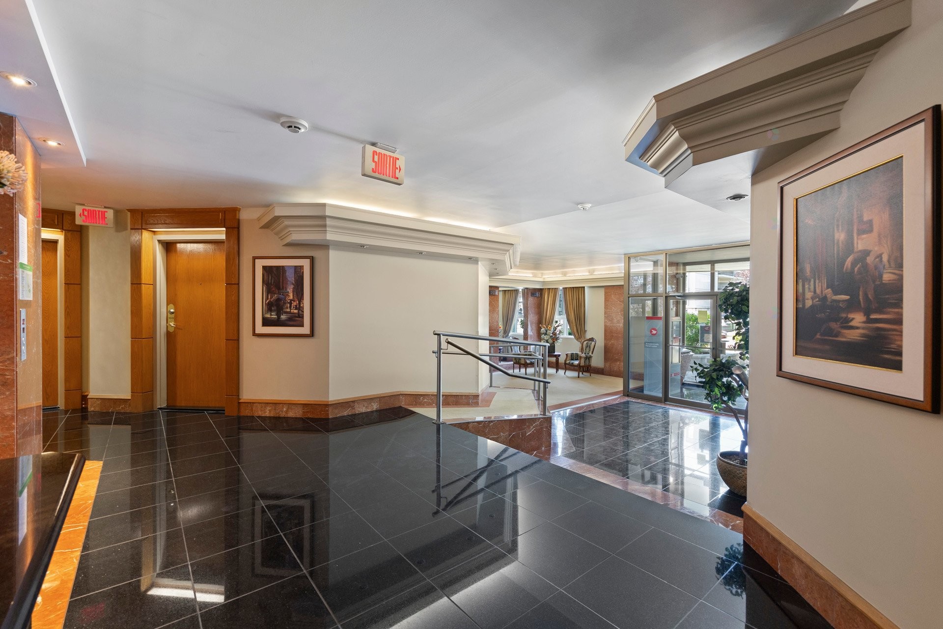 









2850


Boul. de la Côte-Vertu

, 103,
Montréal (Saint-Laurent),




QC
H4R3A8

