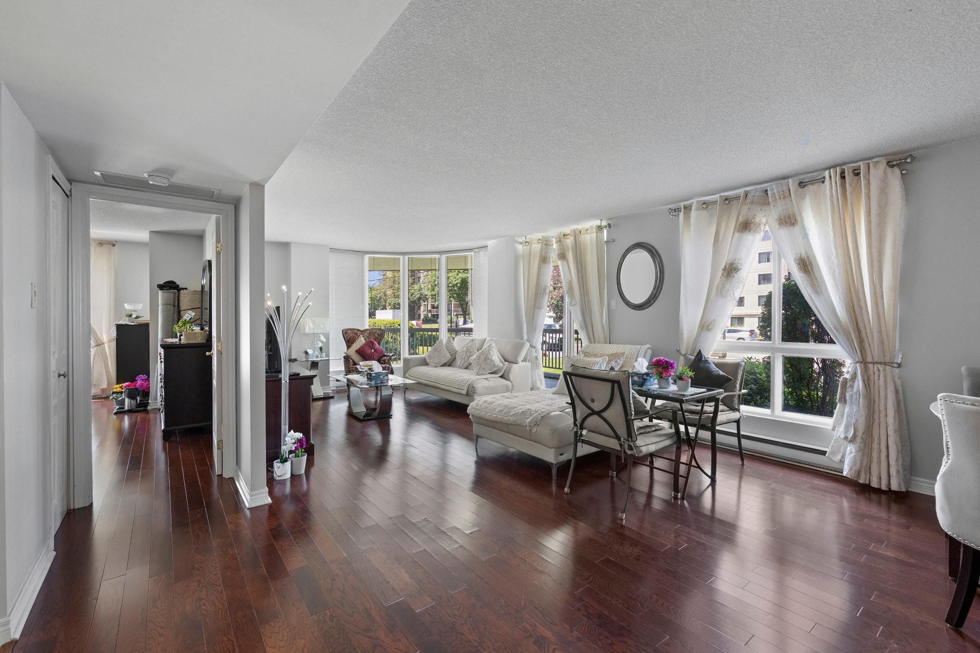 









2850


Boul. de la Côte-Vertu

, 103,
Montréal (Saint-Laurent),




QC
H4R3A8

