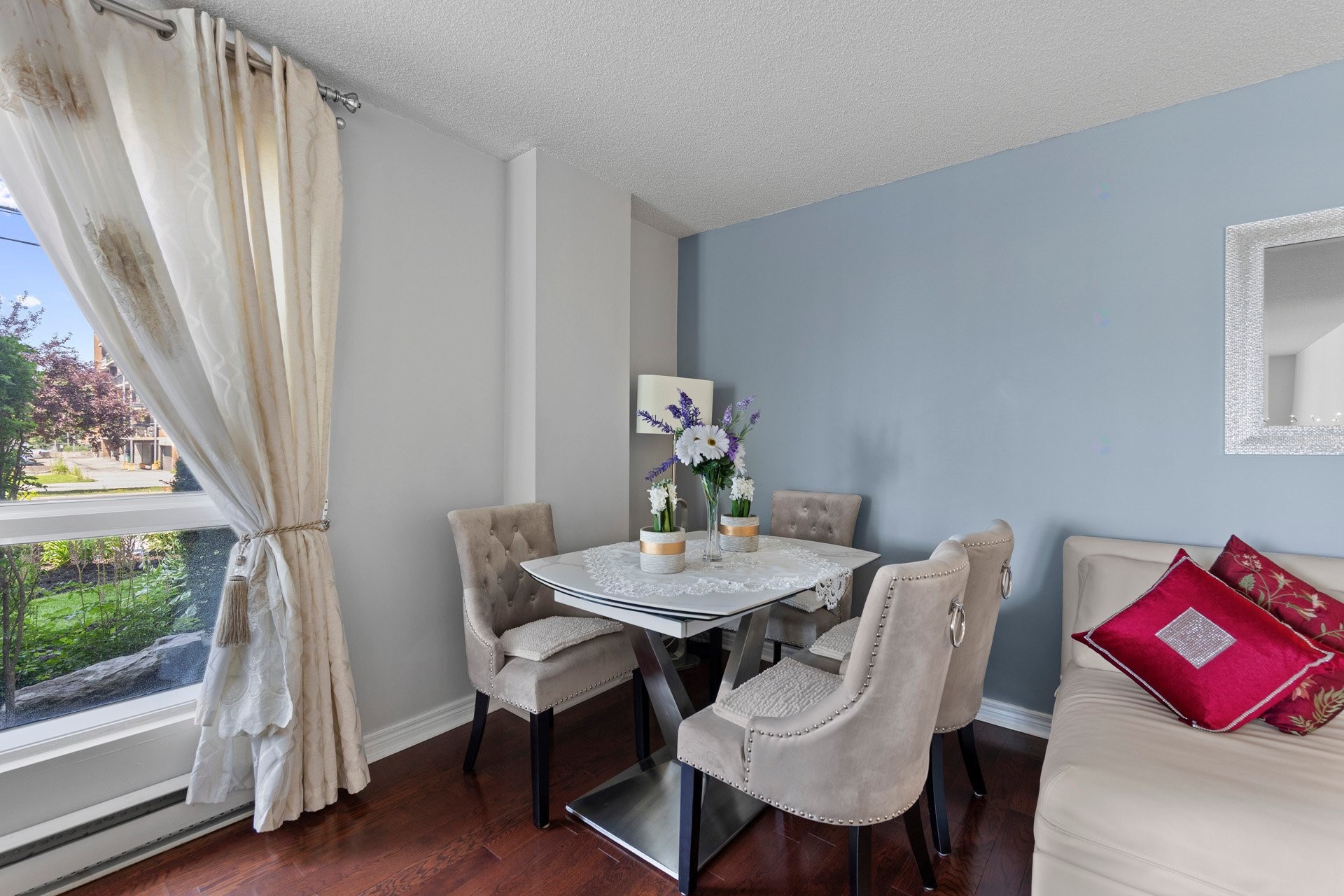 









2850


Boul. de la Côte-Vertu

, 103,
Montréal (Saint-Laurent),




QC
H4R3A8

