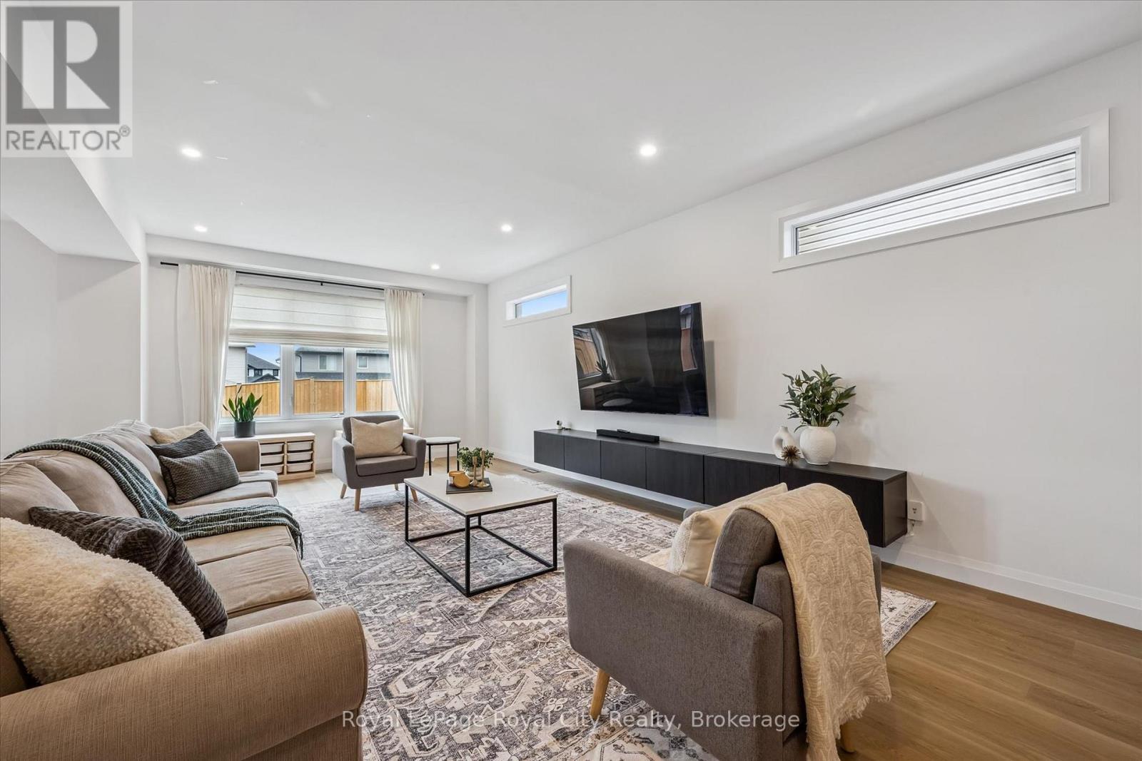 












203 SCHMIDT DRIVE

,
Wellington North (Arthur),




Ontario
N0G1A0

