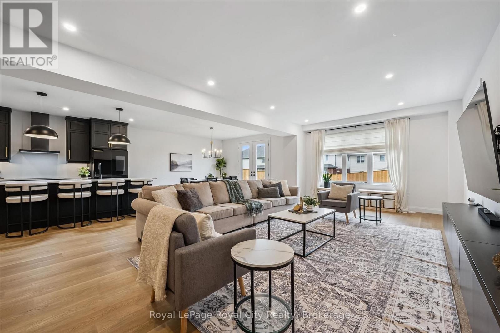 












203 SCHMIDT DRIVE

,
Wellington North (Arthur),




Ontario
N0G1A0

