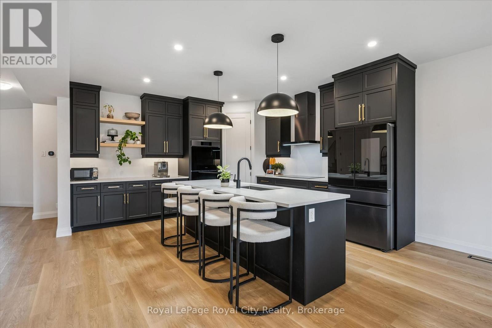 












203 SCHMIDT DRIVE

,
Wellington North (Arthur),




Ontario
N0G1A0

