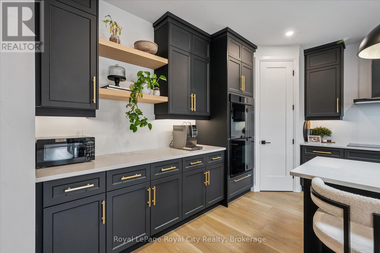 












203 SCHMIDT DRIVE

,
Wellington North (Arthur),




Ontario
N0G1A0

