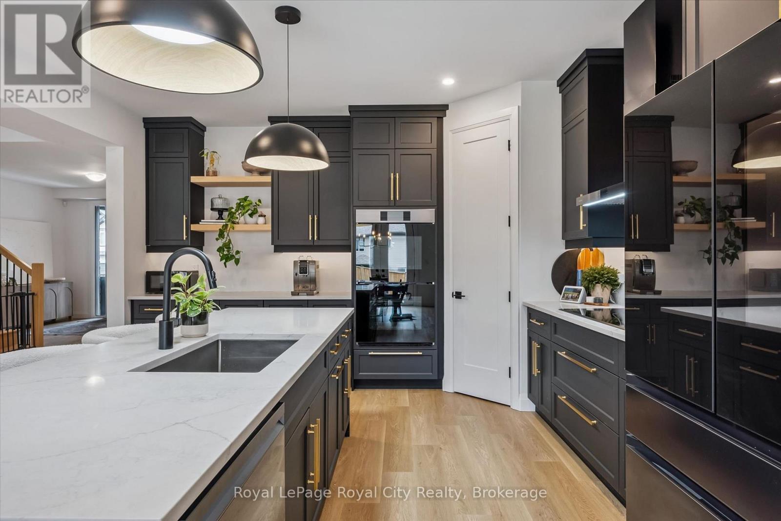












203 SCHMIDT DRIVE

,
Wellington North (Arthur),




Ontario
N0G1A0

