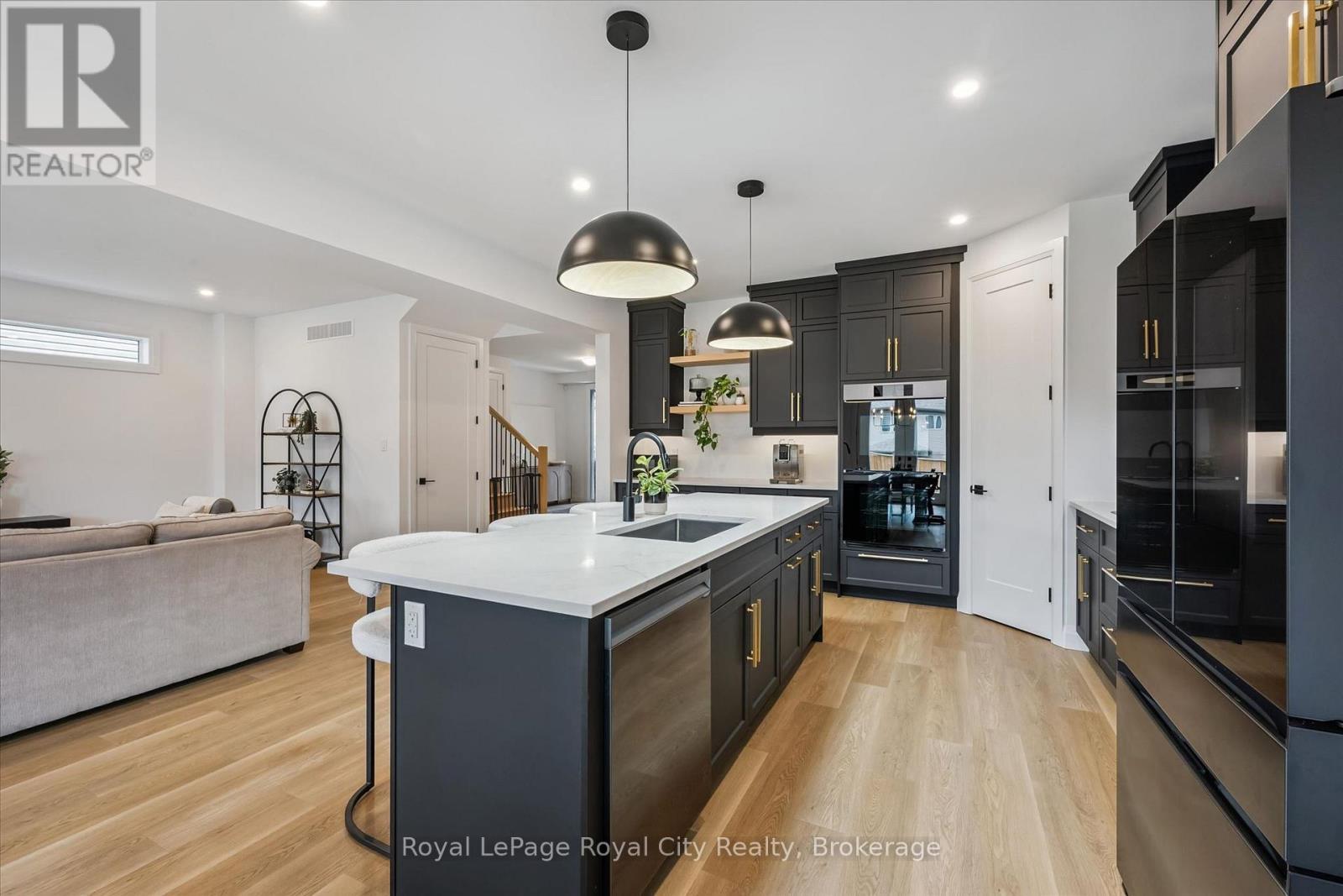 












203 SCHMIDT DRIVE

,
Wellington North (Arthur),




Ontario
N0G1A0

