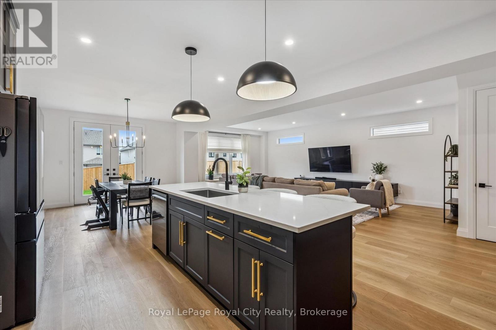 












203 SCHMIDT DRIVE

,
Wellington North (Arthur),




Ontario
N0G1A0


