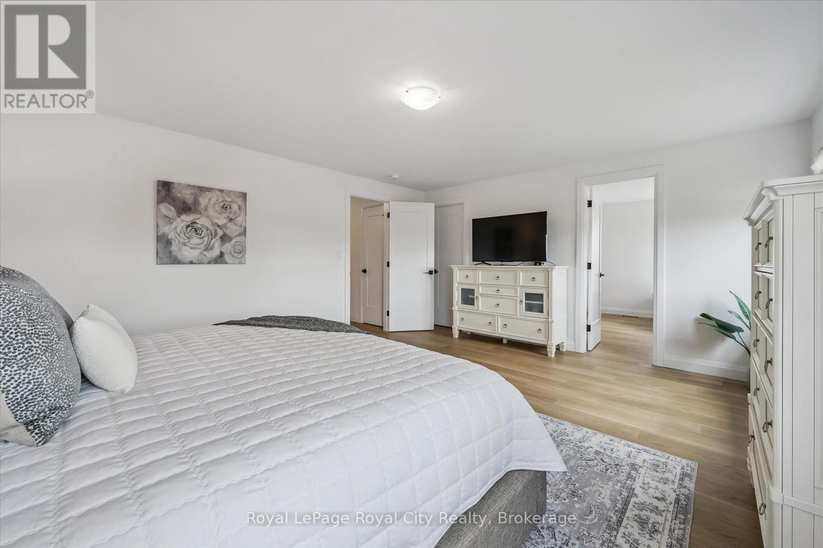 












203 SCHMIDT DRIVE

,
Wellington North (Arthur),




Ontario
N0G1A0

