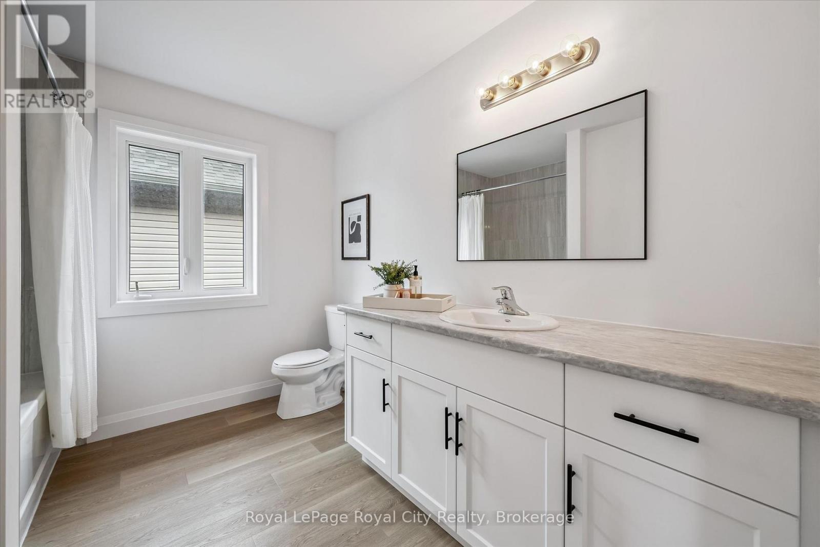 












203 SCHMIDT DRIVE

,
Wellington North (Arthur),




Ontario
N0G1A0

