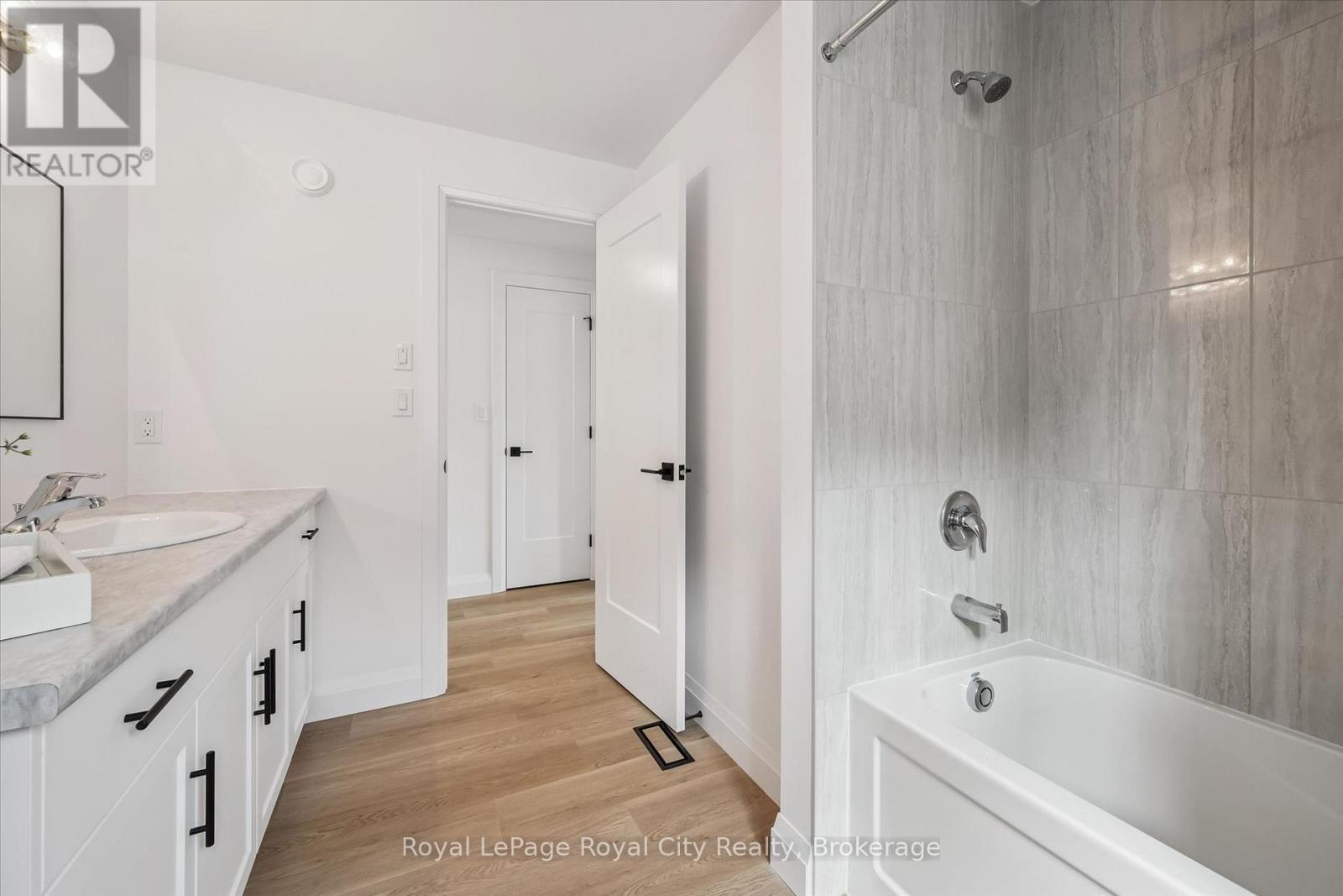 












203 SCHMIDT DRIVE

,
Wellington North (Arthur),




Ontario
N0G1A0

