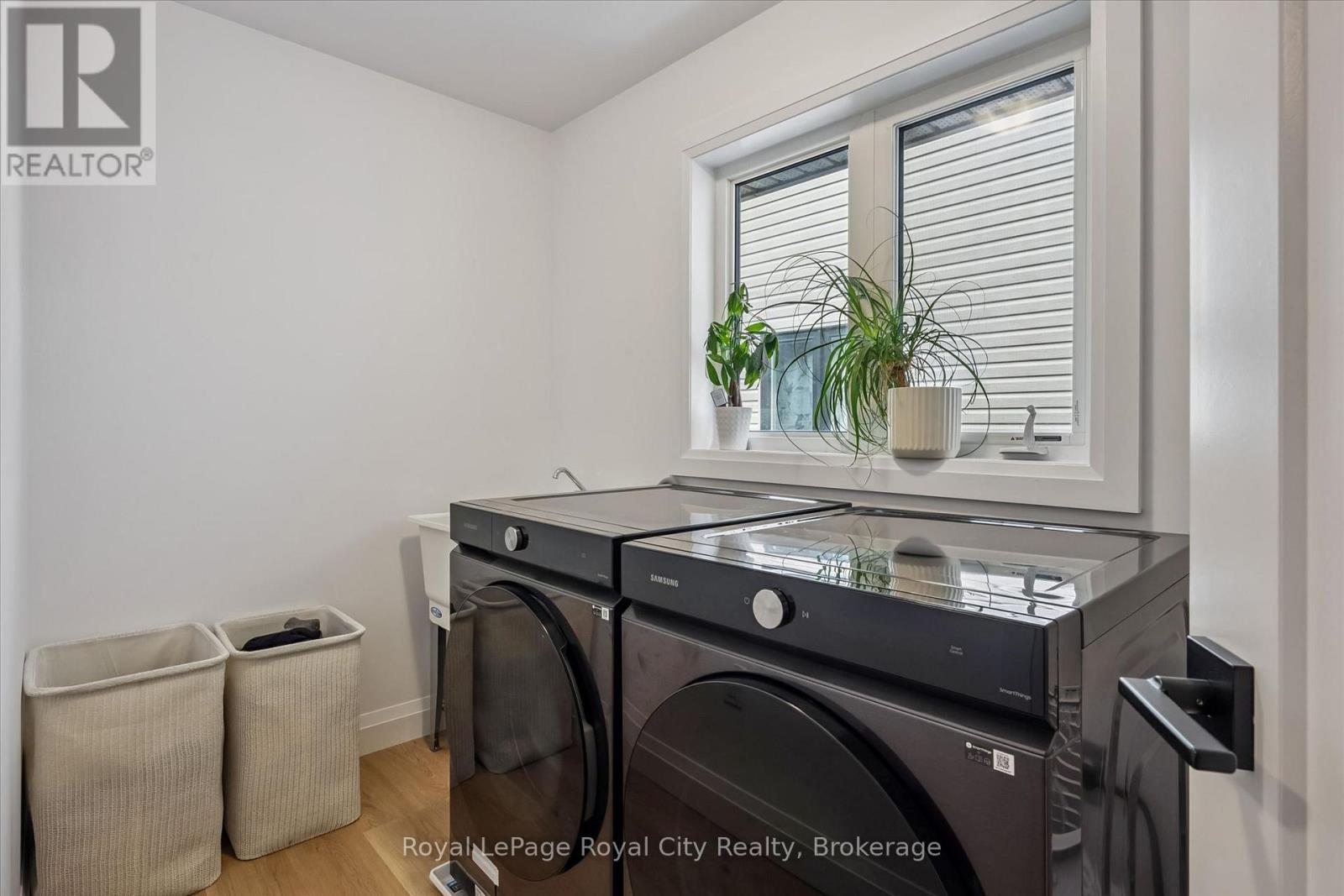 












203 SCHMIDT DRIVE

,
Wellington North (Arthur),




Ontario
N0G1A0

