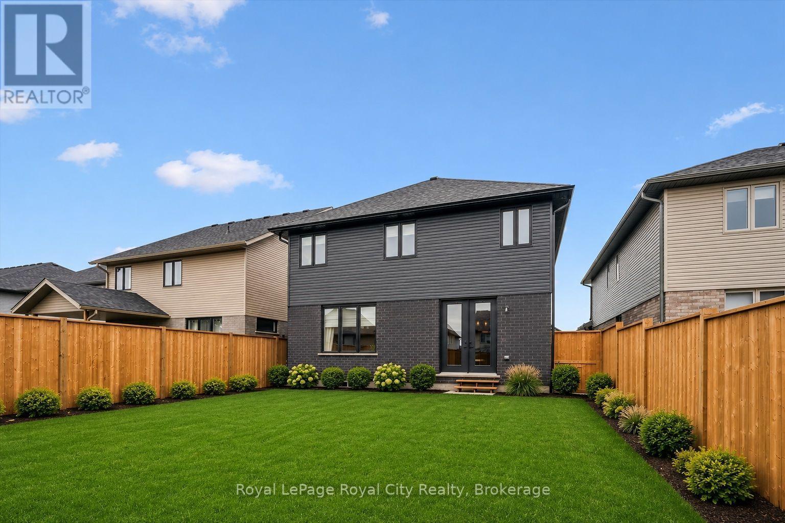 












203 SCHMIDT DRIVE

,
Wellington North (Arthur),




Ontario
N0G1A0

