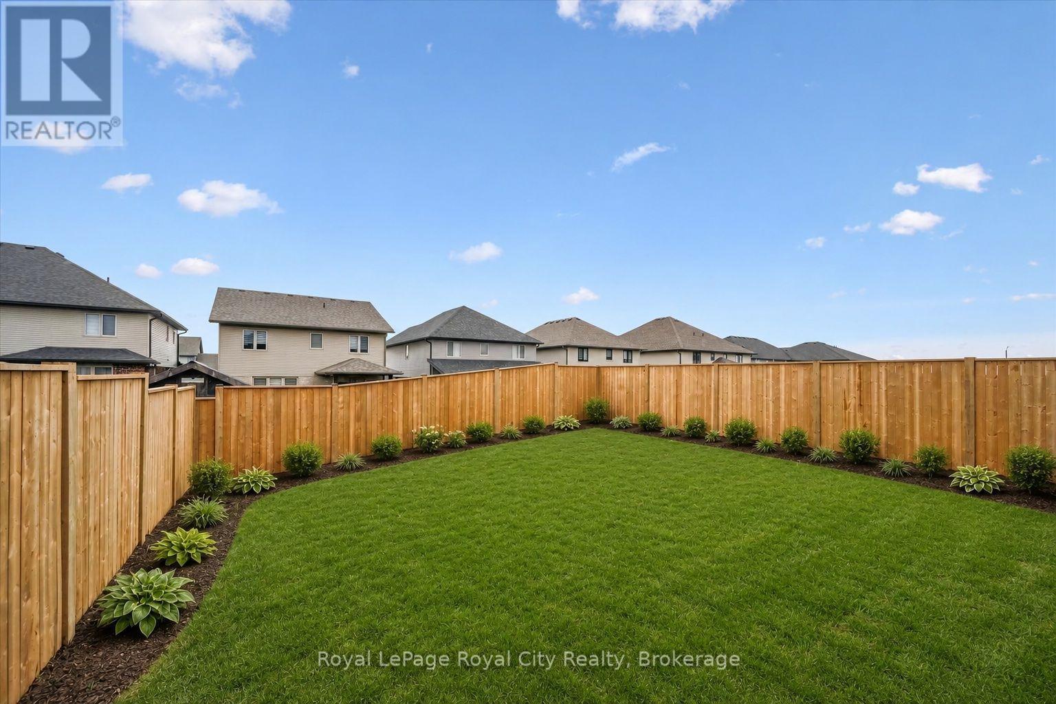 












203 SCHMIDT DRIVE

,
Wellington North (Arthur),




Ontario
N0G1A0

